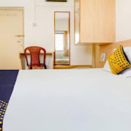 Hotel Rahi Нашик Екстериор снимка