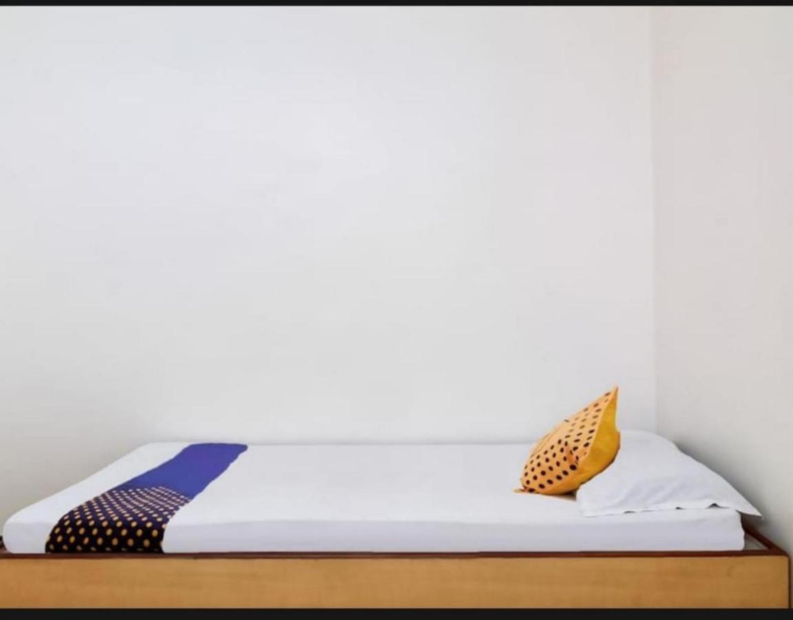 Hotel Rahi Нашик Екстериор снимка