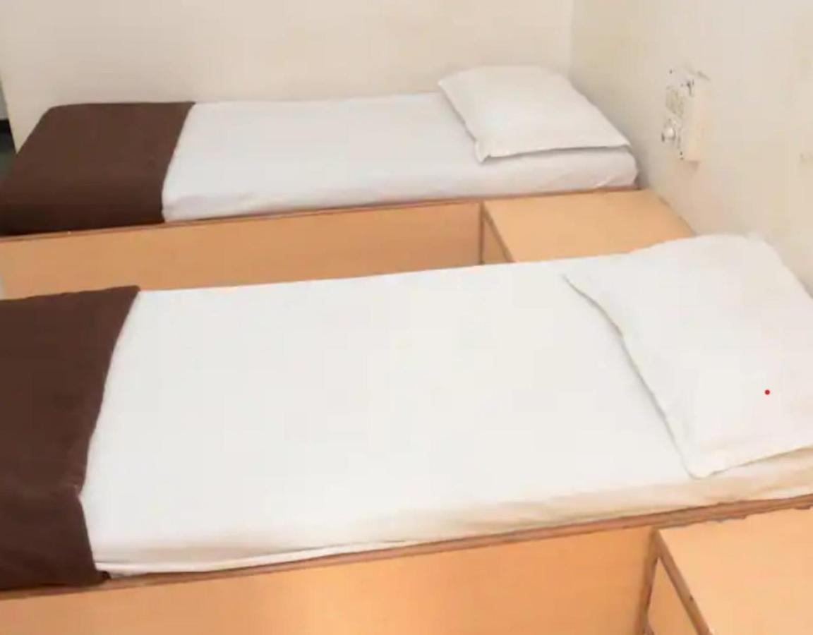 Hotel Rahi Нашик Екстериор снимка
