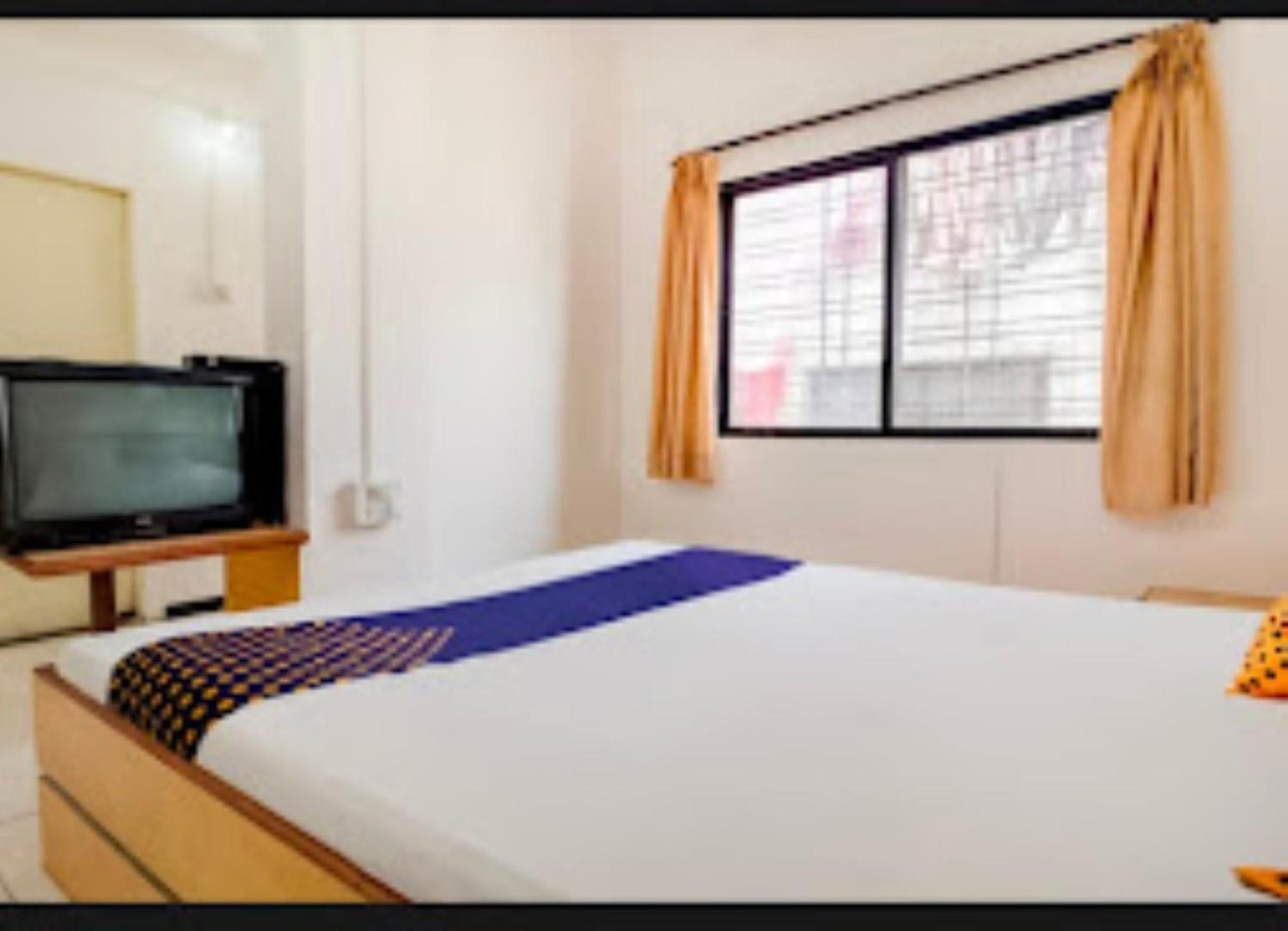 Hotel Rahi Нашик Екстериор снимка
