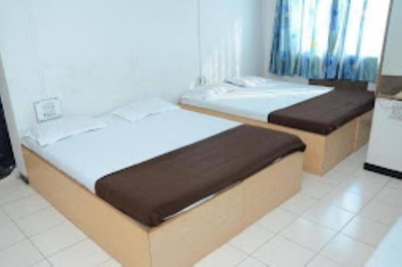 Hotel Rahi Нашик Екстериор снимка