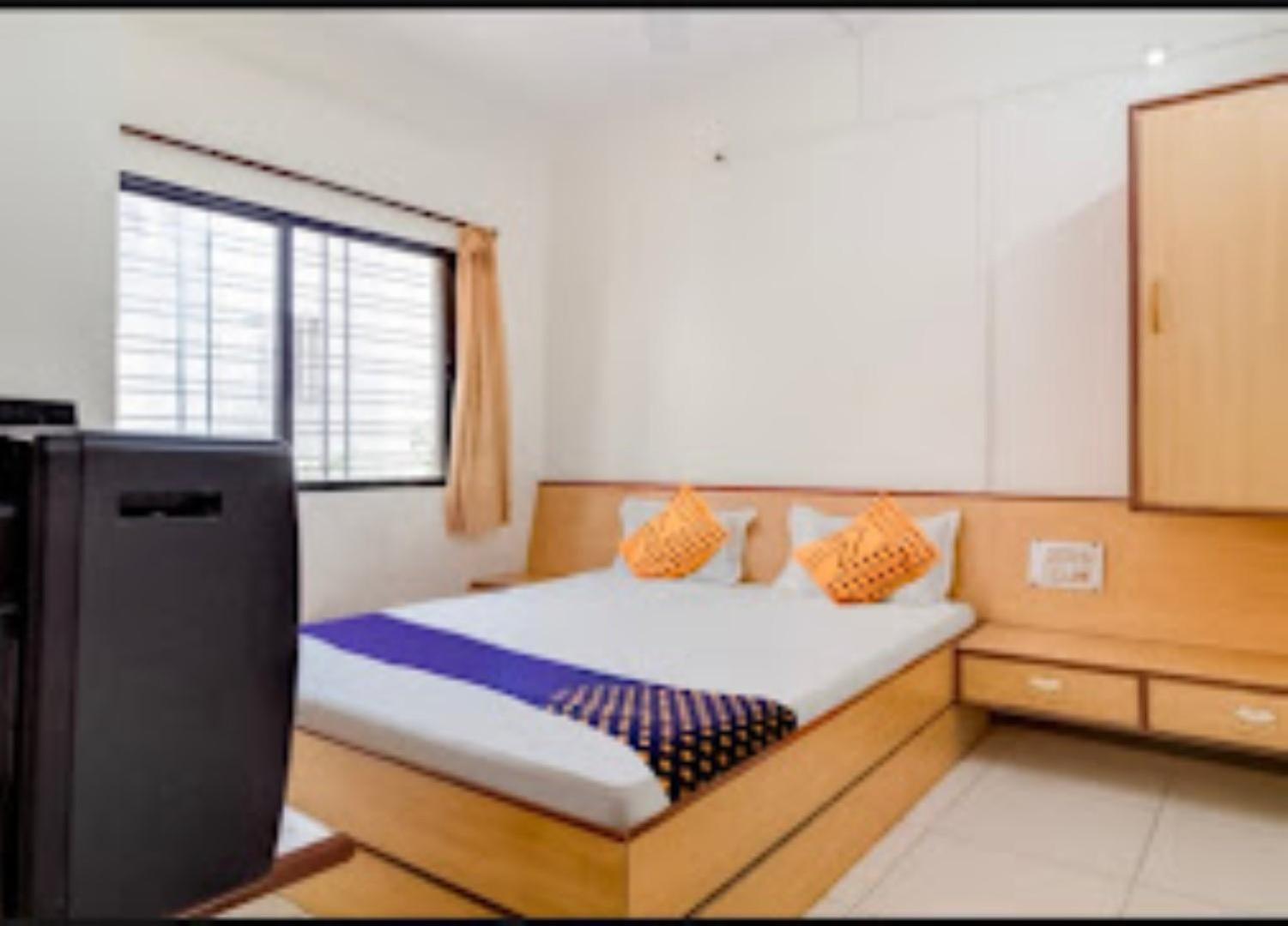 Hotel Rahi Нашик Екстериор снимка