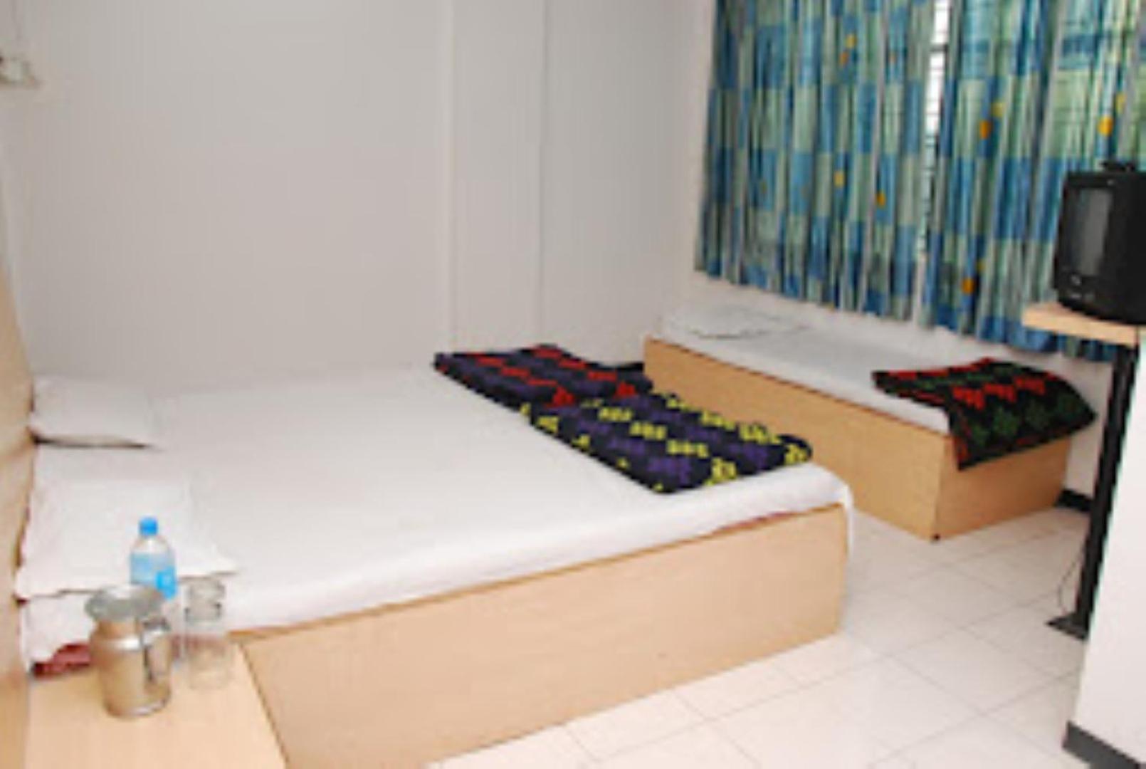 Hotel Rahi Нашик Екстериор снимка