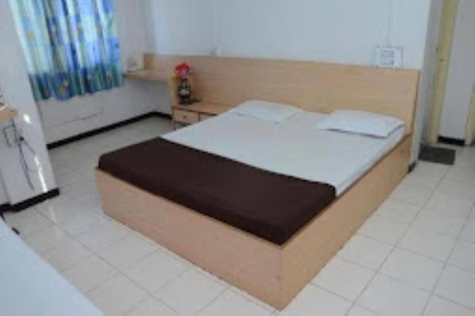 Hotel Rahi Нашик Екстериор снимка