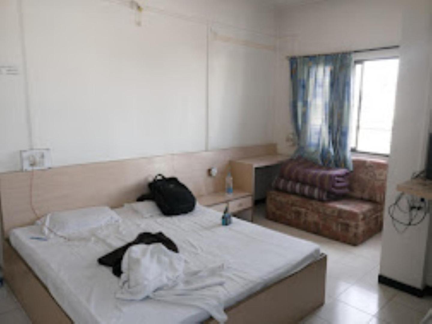 Hotel Rahi Нашик Екстериор снимка