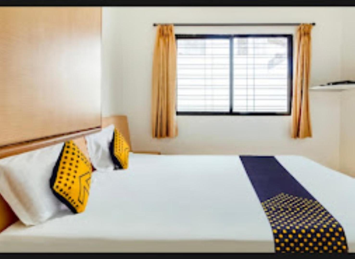 Hotel Rahi Нашик Екстериор снимка